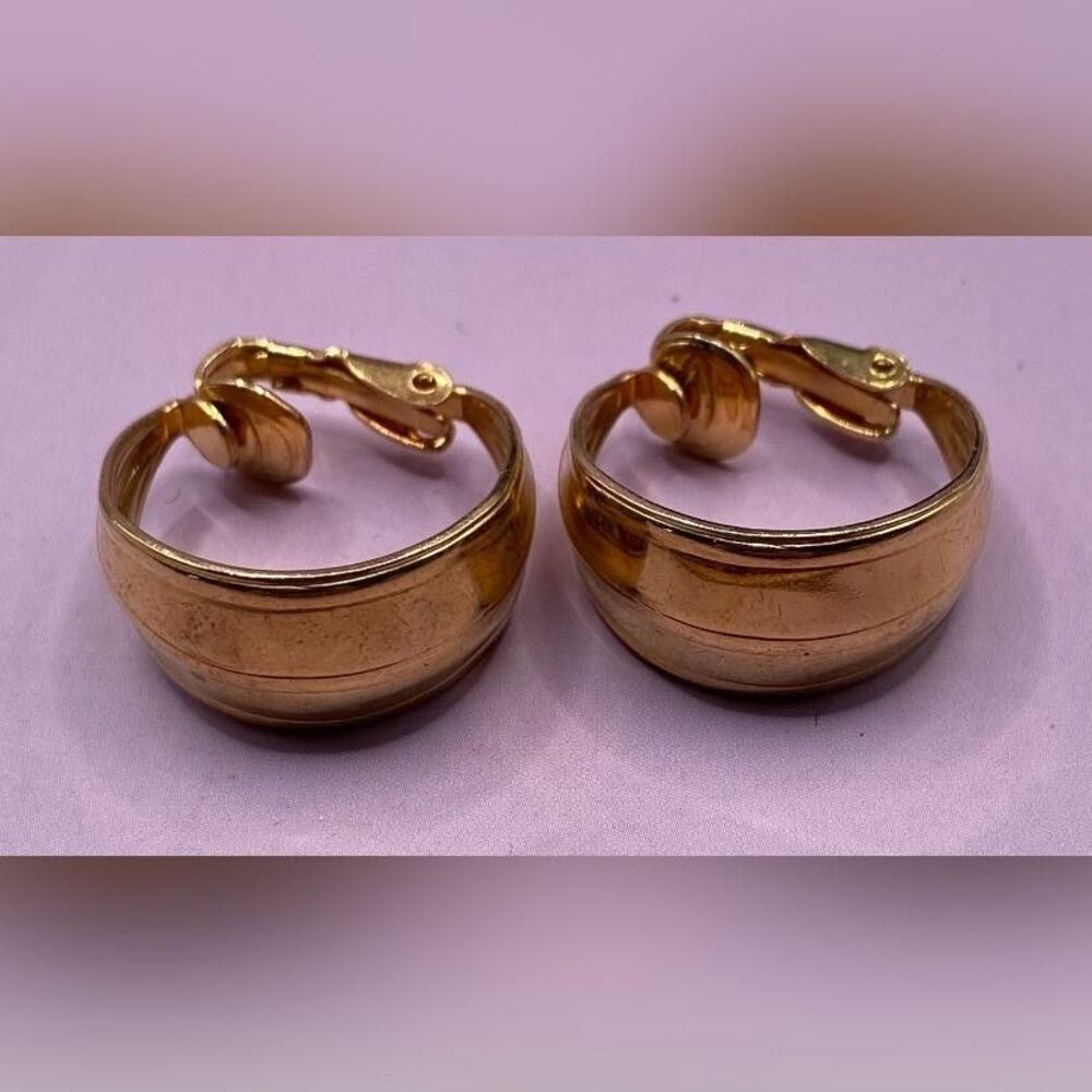 Gold Tone Wide Hoop Clip On Earrings Chunky Retro Style Jewelry Pair Statement